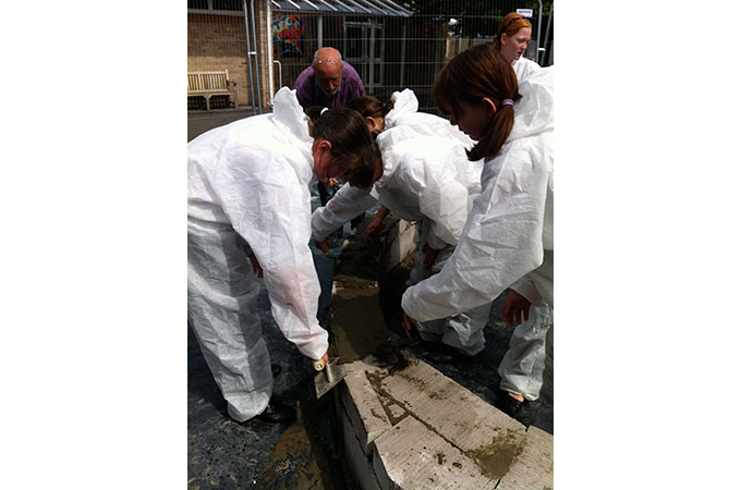 Katharine Lady Berkeley's School Dragon/>
                <img u=