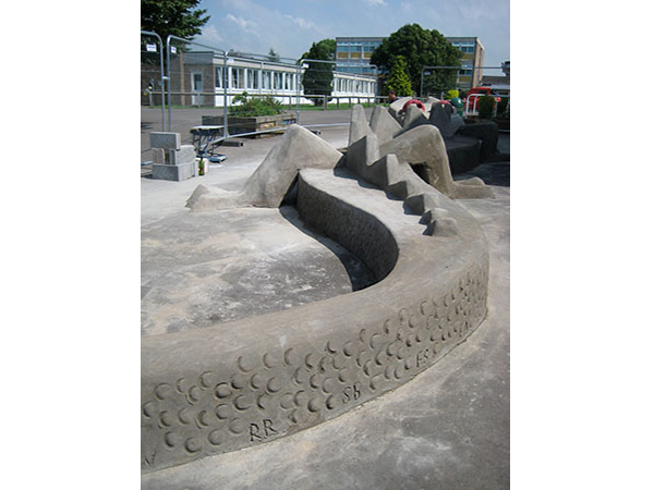 Katharine Lady Berkeley's School Dragon/>
                <img u=